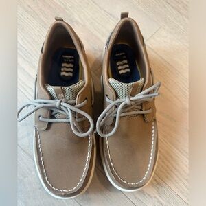 Sperry Boys 4M Tan 
Youth Boys Lanyard Boat Shoes